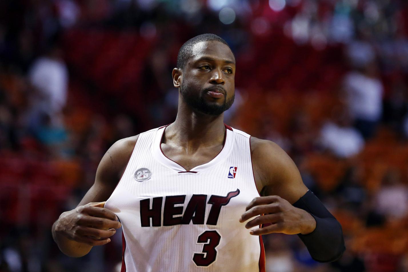 凯尔：比赛中阿德耶米被挑衅但保持了冷静，这说明他又成长了（凯尔：阿德耶米赛场遭挑衅仍冷静应对，成熟度再提升）