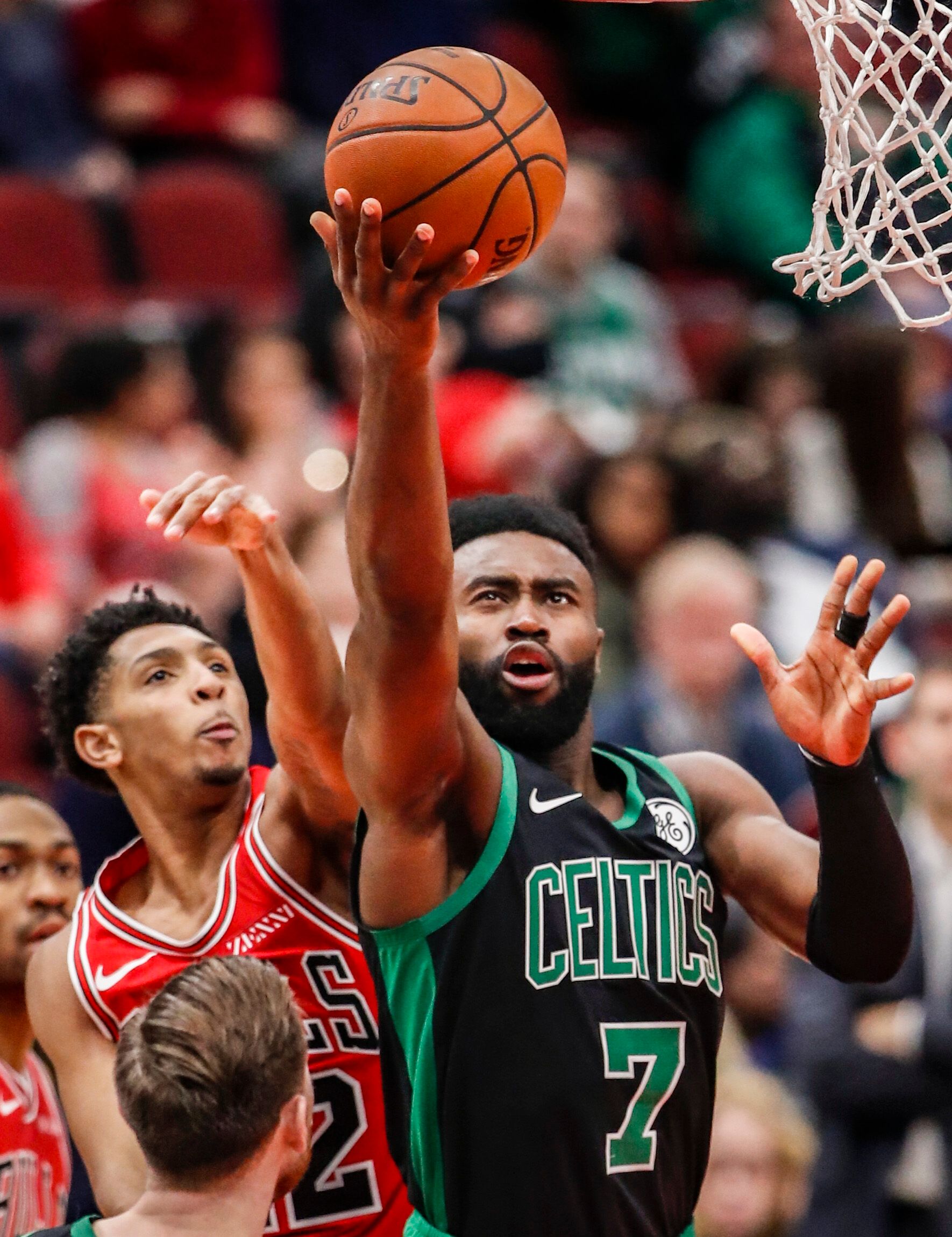 弗赖堡2-1圣保利，马克西米利安-埃格施泰因、铃木唯人破门（弗赖堡2-1力克圣保利：马克西米利安-埃格施泰因、铃木唯人各入一球）