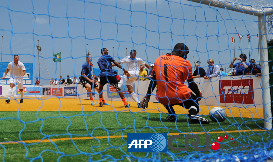 迈阿密国际与塞尔塔谈判阿连德转会，上赛季24球前锋引争夺（24球射手阿连德成争夺焦点，迈阿密国际与塞尔塔商谈转会）