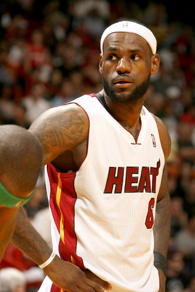 NBA常规赛焦点战精彩瞬间（NBA常规赛焦点对决高光时刻）