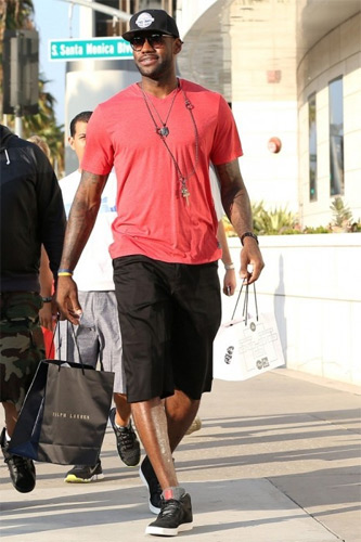 每体：巴萨仍在关注凯恩，等待他和拜仁的最终动向（每体：巴萨持续关注凯恩，静待他与拜仁的最终决定）